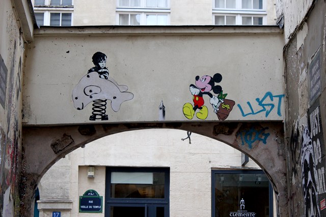 big ben street art- mickey 1- Paris 2015